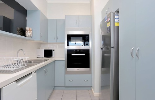 Hawks Nest Apartamento | Nautilus Apartment 5 | Beach across the road