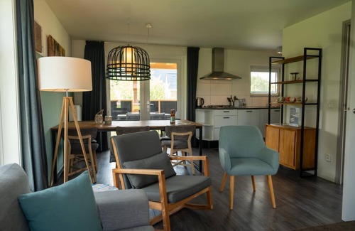 Burdaard Villa | Nautisch de Luxe 6p - Tres Habitaciones Villa, Capacidad 6