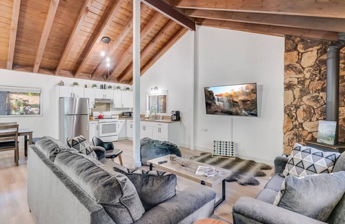 Rimforest Casa | Navigate Stays Modern Cabin Steps from Bars & Food