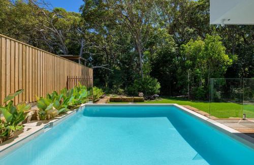 Rainbow Beach Casa | Navy'S By The Beach - Rainbow Shores. Pool. Walk to beach