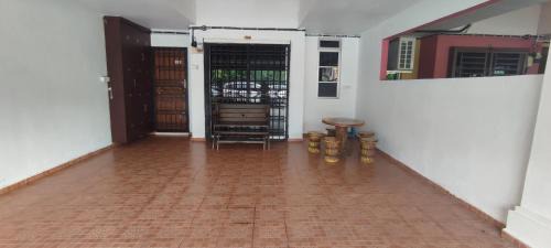 Kota Tinggi Apartamento | NazAnie Homestay