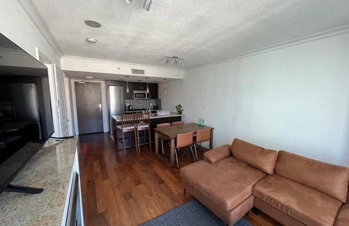 Lower Lonsdale Apartamento | Cozy 1-bedroom Furnished apartment in enchanting North Vancouver with WiFi, AC