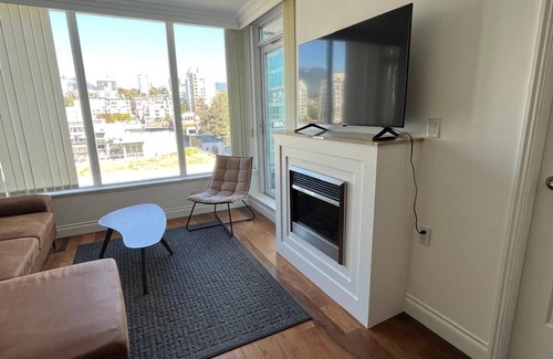 Lower Lonsdale Apartamento | Cozy 1-bedroom Furnished apartment in enchanting North Vancouver with WiFi, AC