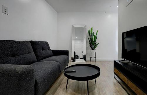 Cote-Des-Neiges—Notre-Dame-De-Grace Apartamento | NDG Grand Stay Spacious and Elegant 3BR