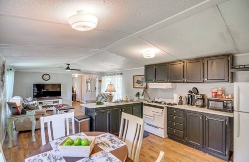 Eriline Casa | Near ATV & Hiking Trails: Home w/ Deck in Oneida!
