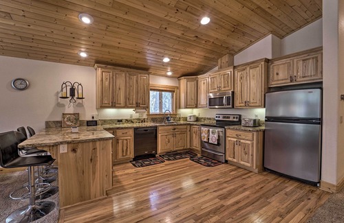 Soda Springs Cabina | Near Donner Lake & Skiing: Soda Springs Cabin!