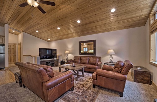 Soda Springs Cabina | Near Donner Lake & Skiing: Soda Springs Cabin!