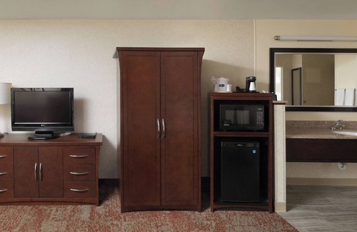 Rio Grande Hotel | Near Downtown Escape w/Indoor Pool, Sauna & Breakfast l 3 Spacious Rooms