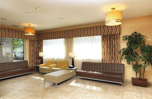 Rio Grande Hotel | Near Downtown Escape w/Indoor Pool, Sauna & Breakfast l 3 Spacious Rooms