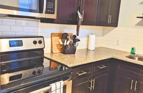 DeBaliviere Place Apartamento | Near Forest Park, WashU, BJ Hospital, CWE 2BR W&D