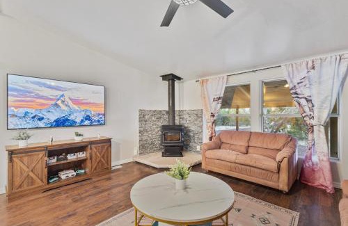 Williams Casa | Near Gc Train-1acre-gym-king-parking-kitchen-wifi