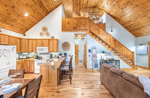 Sautee Nacoochee Cabina | Near Helen Hot Tub Fire Pit Outdoor Movies