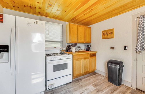 Emporium Casa | Near Hiking Trails: Central Emporium Home