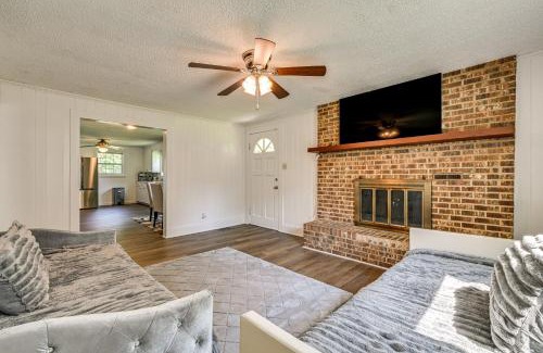 Hidden Valley Casa | Near Hospitals Charming Home with Yard in Charlotte