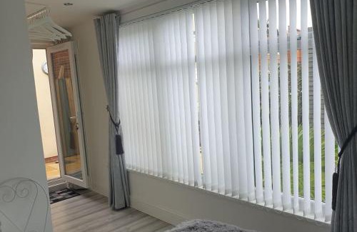 Bromborough Casa | Near liverpool double bedroom hideaway