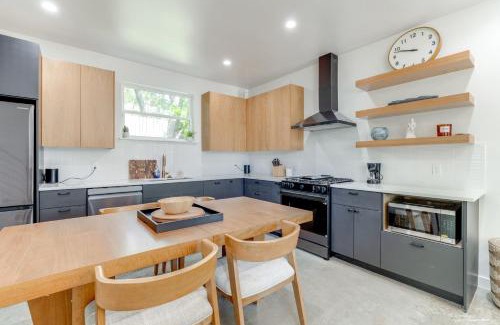 Rosewood Casa | Near Restaurants and Parks Home 3 Mi to Dtwn Austin