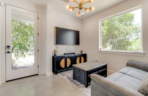 Rosewood Casa | Near Restaurants and Parks Home 3 Mi to Dtwn Austin