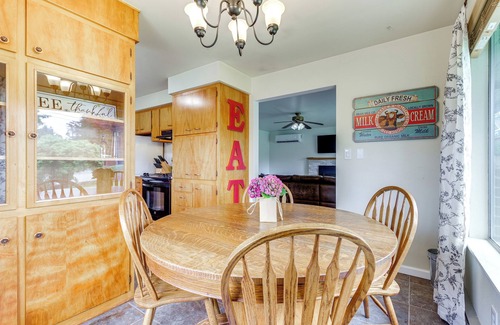 Carnation Casa | Near Snoqualmie River: Pet-Friendly Gem, Fire Pit