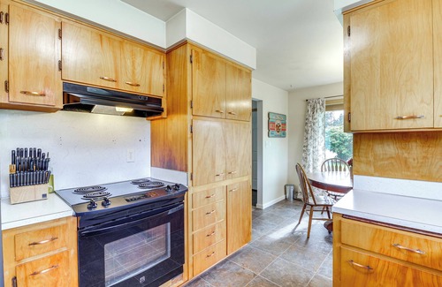 Carnation Casa | Near Snoqualmie River: Pet-Friendly Gem, Fire Pit