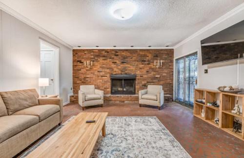 Whitehaven Casa | Near the Airport and Graceland Holmesdale Hideout
