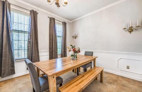 Whitehaven Casa | Near the Airport and Graceland Holmesdale Hideout
