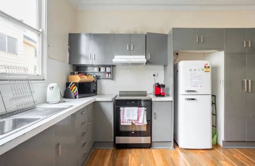 Wollongong CBD Casa | Wi-Fi, 4K Curve TV, Netflix, Tren, Cama eléctrica, Estacionamiento, Tren, Playa