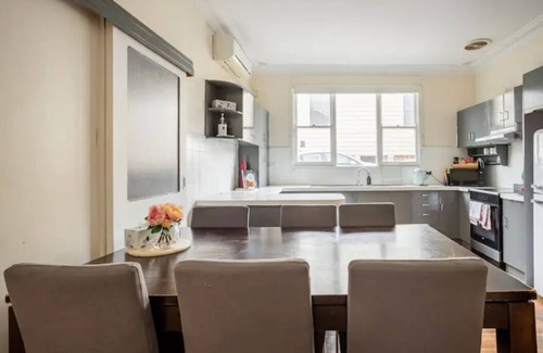 Wollongong CBD Casa | Wi-Fi, 4K Curve TV, Netflix, Tren, Cama eléctrica, Estacionamiento, Tren, Playa