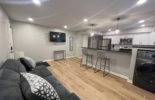 Joslyn Castle Apartamento | Near UNMC, Walkable Dining, Modern Comfort