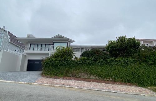 Herolds Bay Casa | Nearby Herolds Bay Self-Catering Guest House