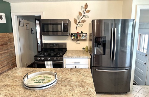 Kimberly Casa | Nearby parks, restaurants, entertainment. 25 minutes from EAA grounds.