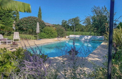 Mazeyrolles Casa | Neat gite with beautiful garden and private pool