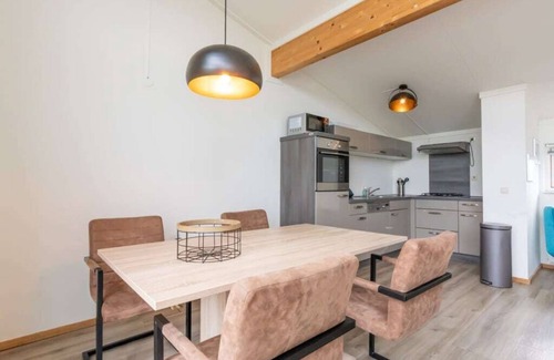 Oude-Tonge Casa | Casa de la isla limpia con hermosa vista, para grupos más grandes, es ideal para alquilar en combinación con th