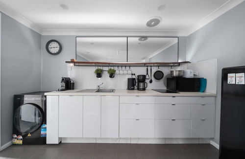 Bathurst Apartamento | Neat & Tidy Studio with Firepit near Bathurst CBD