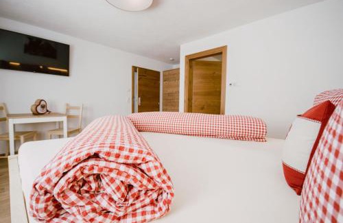 Schmirn Casa | Nedererhof - Zimmer Alpenrose mit Gemeinschaftsküche