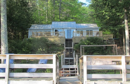 Wolfeboro Cabaña | Vista de Nellie - Una cabaña frente al mar