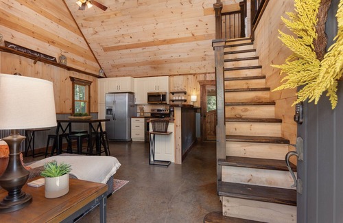 Rising Fawn Cabina | Nelly There-Cozy Mountain Cabin-HOT TUB