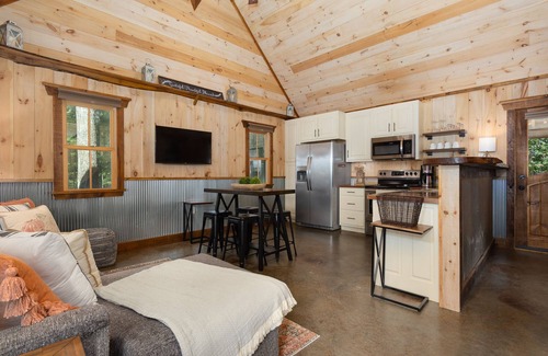 Rising Fawn Cabina | Nelly There-Cozy Mountain Cabin-HOT TUB