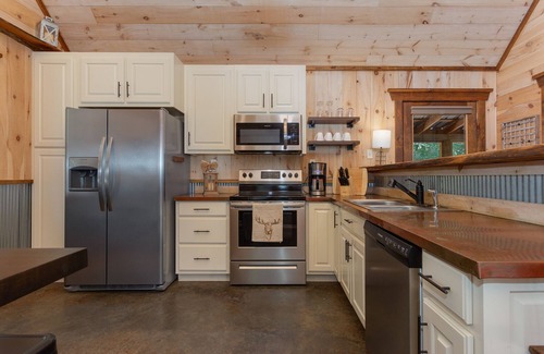 Rising Fawn Cabina | Nelly There-Cozy Mountain Cabin-HOT TUB