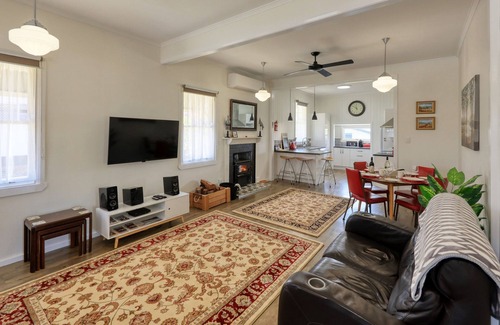 Stanthorpe Casa | Creekview Cottage - En el corazón de Stanthorpe