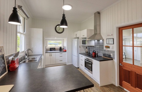 Stanthorpe Casa | Creekview Cottage - En el corazón de Stanthorpe