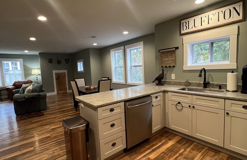 Olde Town Apartamento | Nestled between Old Town Bluffton's boat ramps + downtown. Pet friendly.