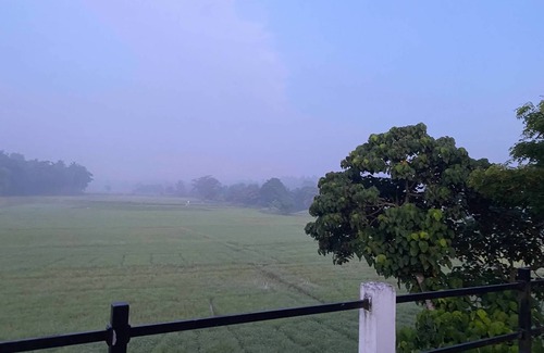 Minuwangoda Villa | Nestled into a quiet comfy paradise! Just 12km from Katunayake Intl. Airport.