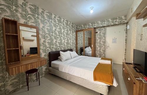Jatinegara Apartamento | Netflix and Chill studio at Bassura City