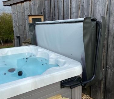 Ashbourne Casa | Nether Farm Roundhouses - Henmore Water & Sturston Winds with hot tubs - Bradley Wood no hot tub