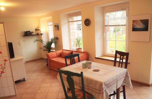 Mesekenhagen Apartamento | NEU Fewo im Bauernhaus mit idyllischem Innenhof und Naturgarten