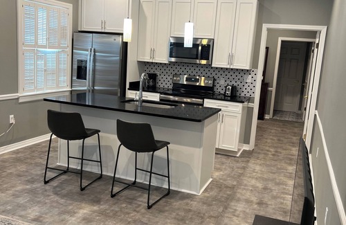 Pascagoula Apartamento | New, 1 BR Executive Apartment in Downtown Pascagoula
