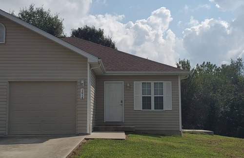 West Plains Casa | NEW! 2 Bedroom 2 Bath Near Downtown West Plains, Neat and Clean!