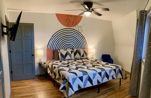 Cartersville Casa | NEW! 2 min to LakePoint! Dome Retreat for Families & Biz