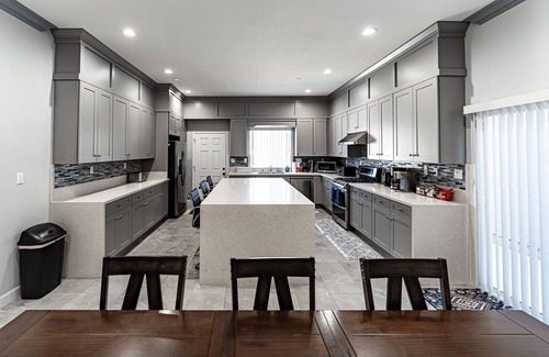 Midway City Casa | New 2022 5-Bedrooms w/9 Queen Beds Near Disneyland
