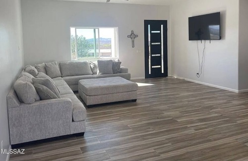 Rio Rico Casa | NEW 3/2 WITH BEAUTIFUL SUNSETS, MOUNTAIN VIEWS, AND ALL YOU NEED TO RELAX!